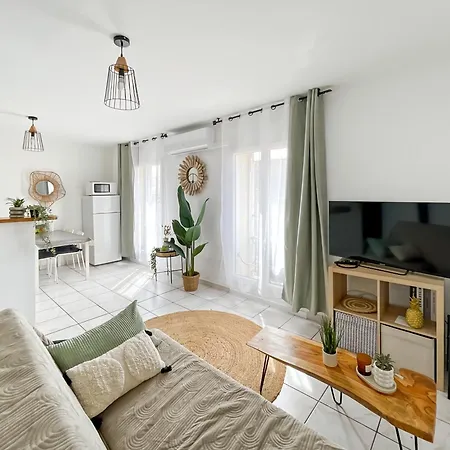 St Martial Centre, Clim Apartment