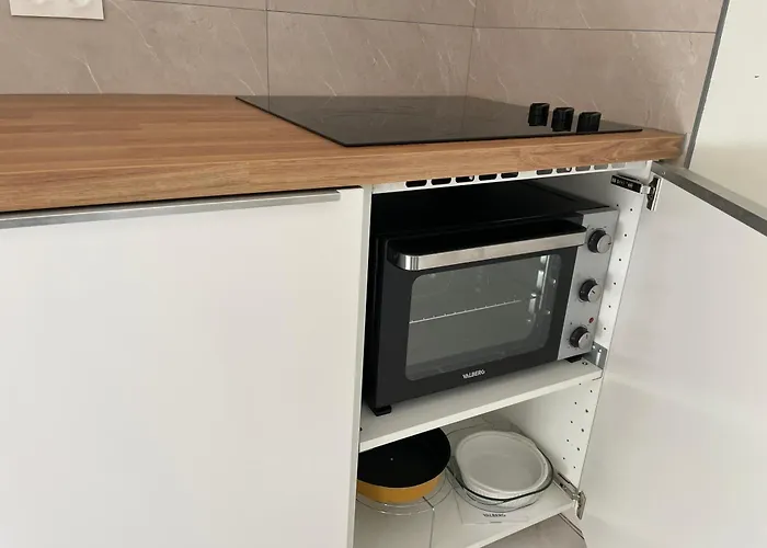 St Martial Centre, Clim *